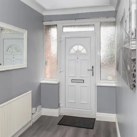 Centre Spacious House Free Parking And Wi-fi